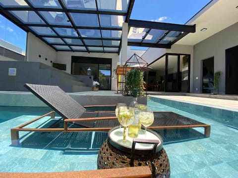 Refinte and Privacy in Holambra