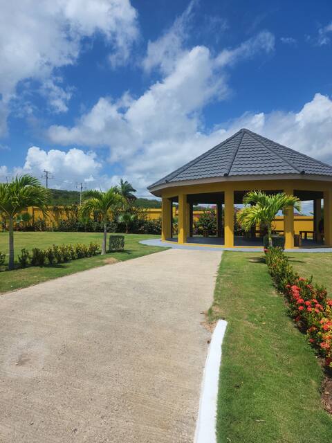 Luxurious 3 bed 3 bath Villa in Stonebrook Manor