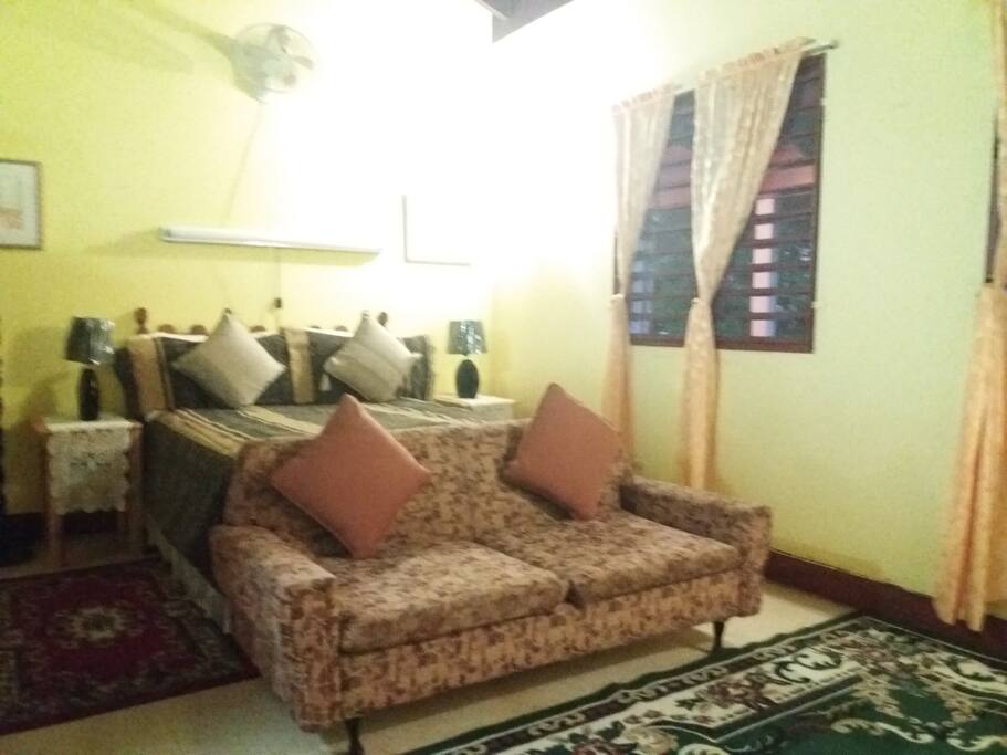 JAMAICAN GEM - Lovely Fully - furnished upstairs Guest Suite - Bedroom(270 sq.ft.) - in salubrious Red Hills, St. Andrew, Jamaica - Photograph 2