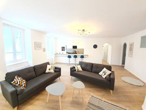 Air-conditioned waterfront apartment