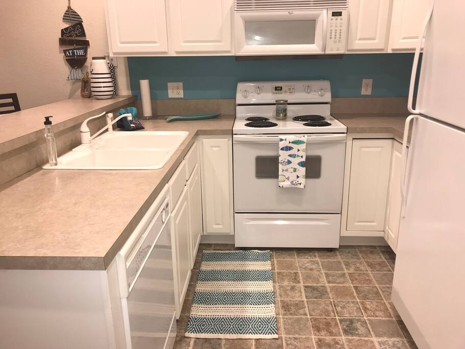 Kitchen w/Dishwasher, Stove, Refrig
