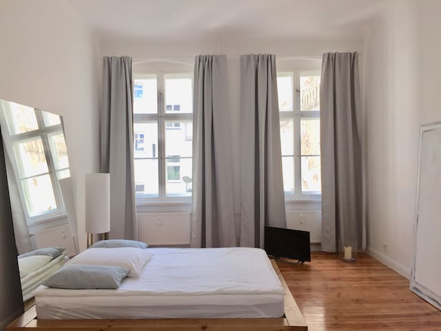 Luxuriöse Altbauwohnung 120qm nahe Mauerpark