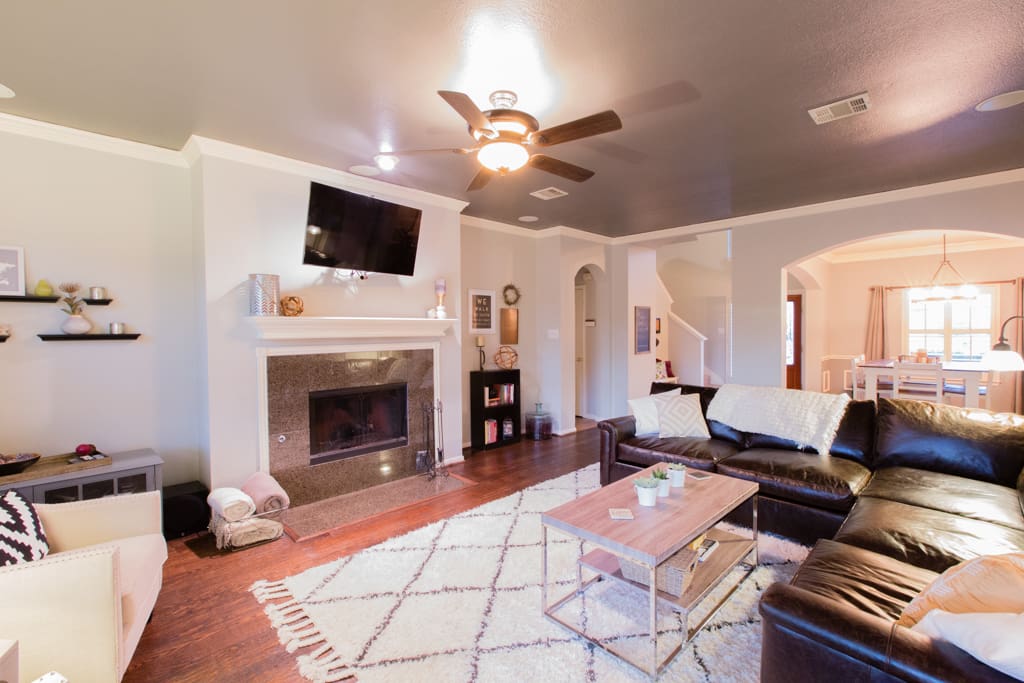 Living Room with gas fireplace and 55" TV