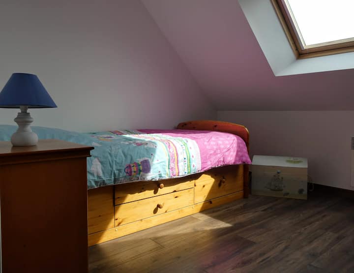 Prima camera da letto con letto singolo - al piano superiore