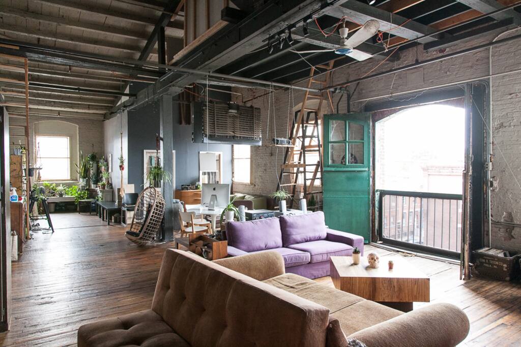 Treehouse Style Bedroom in Unique Artist Loft Lofts for