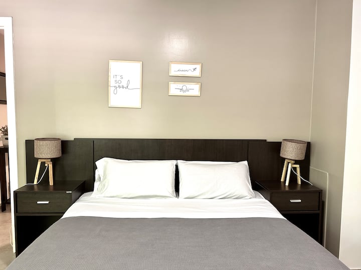 Impeccable and bright (6) apartment in the city! Apartments for Rent