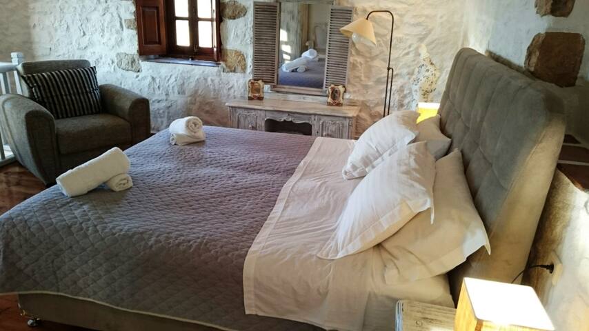 Meloi Pool Villa gallery image 5