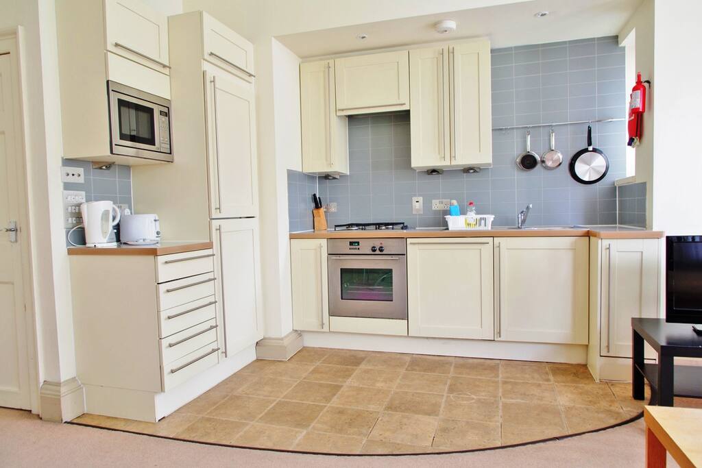 Please note that we have more than one apartment in this building. These pictures reflect the overall standards of these apartments.