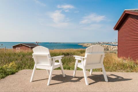 Ford Tavern · Oceanfront Heritage House w/ Deck