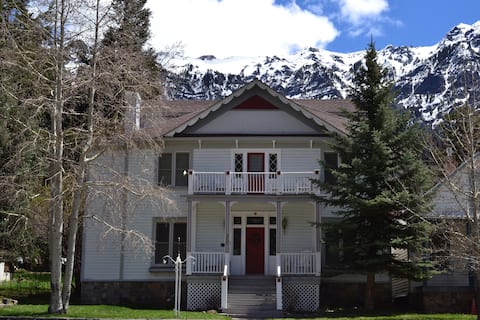 1890 Historic Ouray Manor