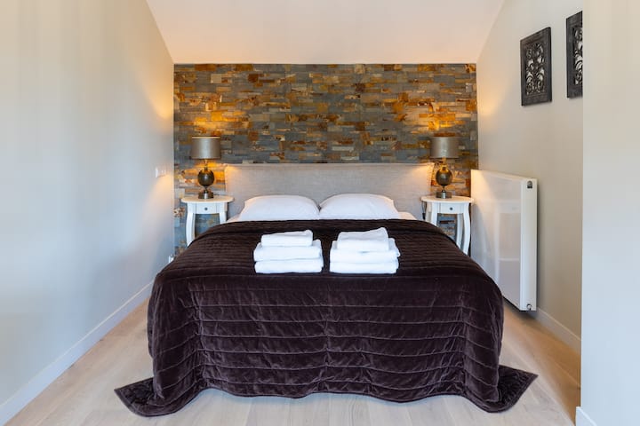 בסיס מיטה לשני אנשים 
