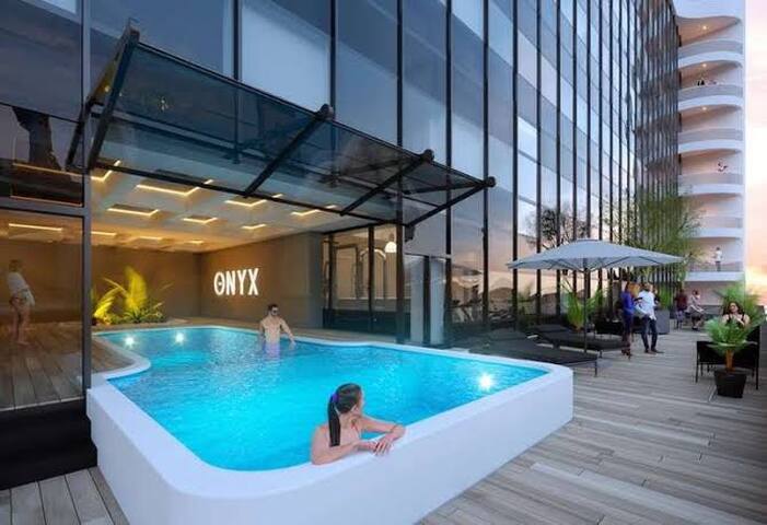 Onyx penthouse Sea, Mountain Views opposite CTICC gallery image 5