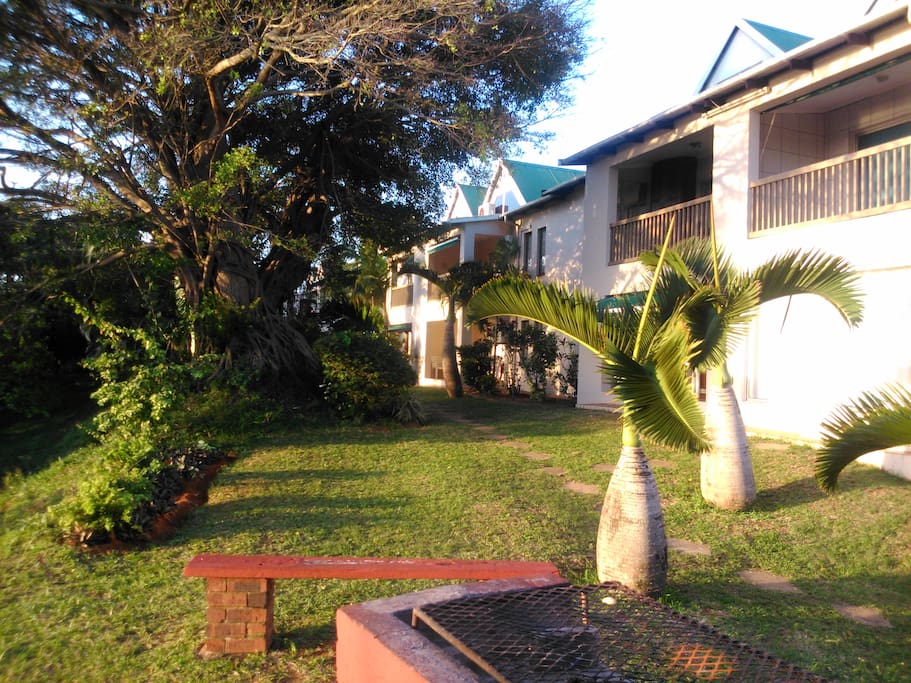 Der Garten mit Grillplätzen