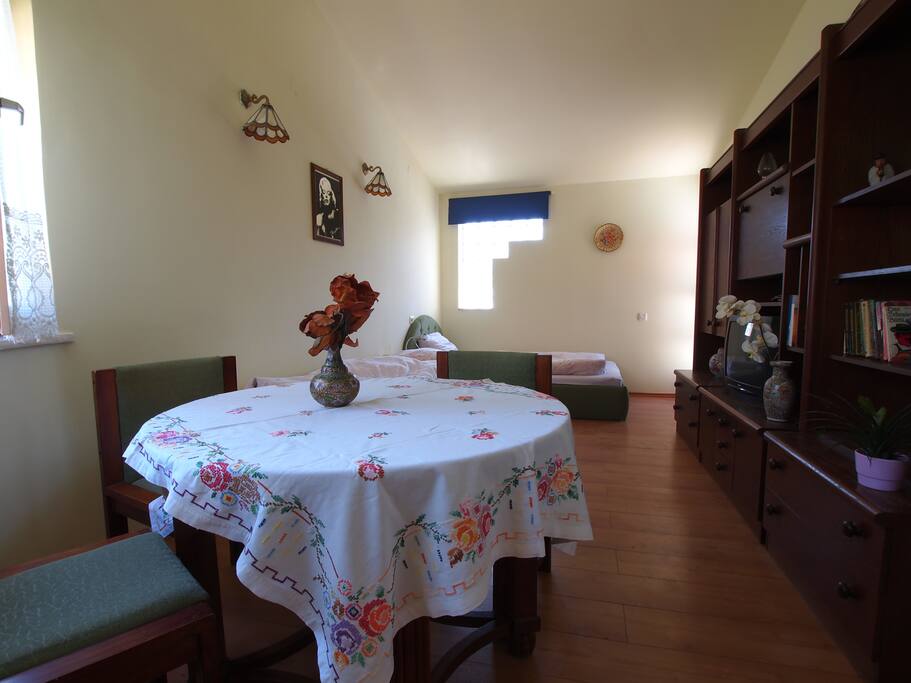 Main room b