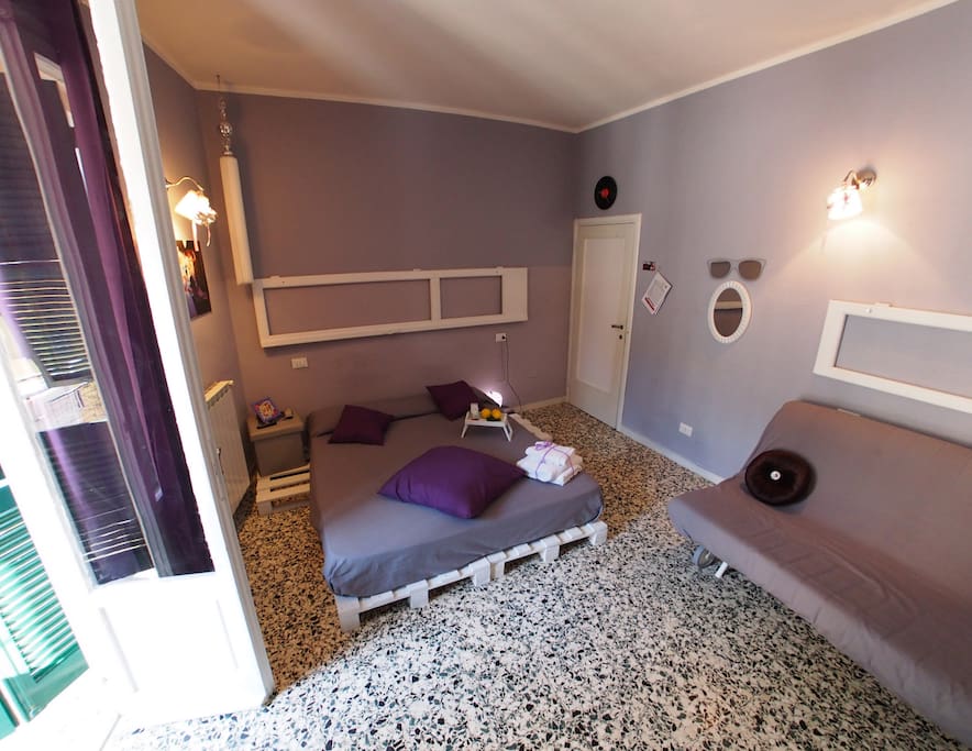 THE VIOLET ROOM OF CIAO BELLA is a big double bedroom, colorfull, creative design and forniture