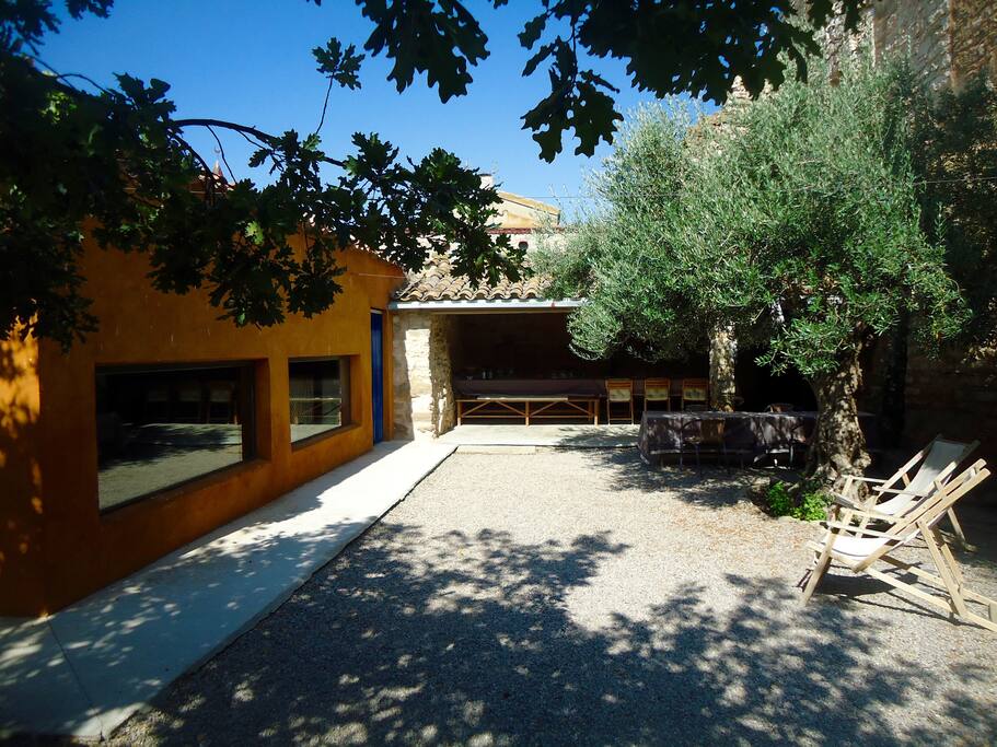 jardín, porche y taller de grabado