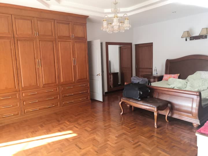Master Suite და კარადა (დილა)