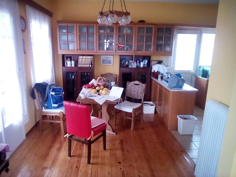 Dining room
m