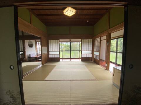An inn with an Irori fireplace/a private vacation with family and friends in a rented old house with