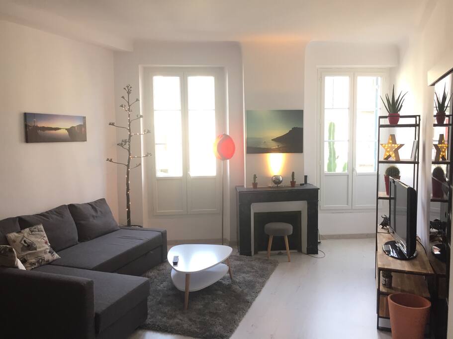 SALON - LIVING ROOM