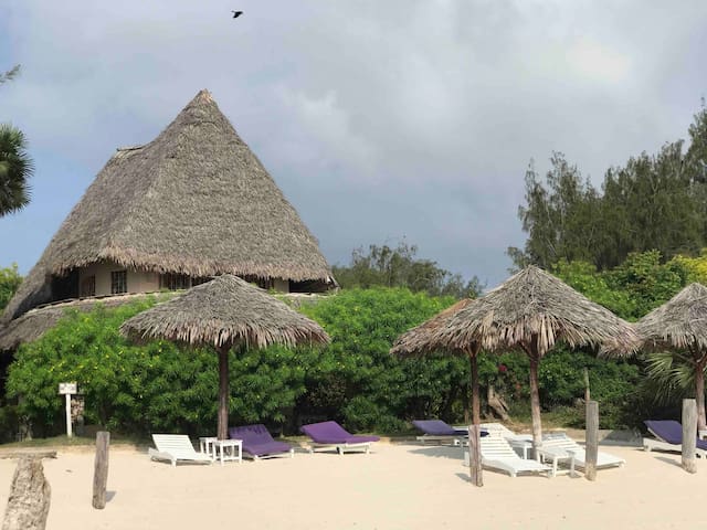 Romantic Beach House (ground floor) @ Silversand