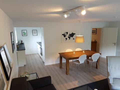 Quiet apartment near the lake with views of the countryside