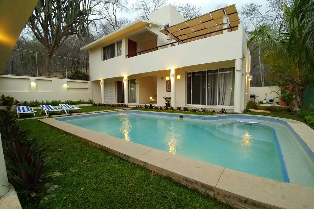 These are the rooms, Although its a private room, the guest suite (the one on the bottom left), is completely separated from the house and other rooms.