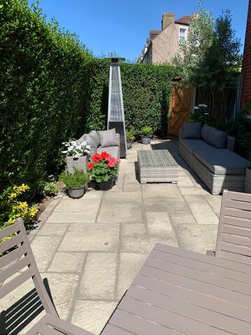 Beautiful family home, 20 min from London Victoria gallery image 2