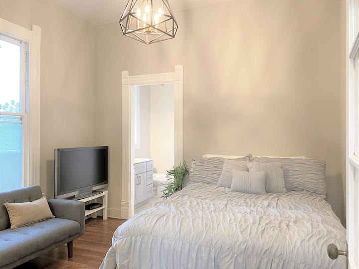 Serene, Private Studio by Beach, Full Bath+Kitchen Apartments for