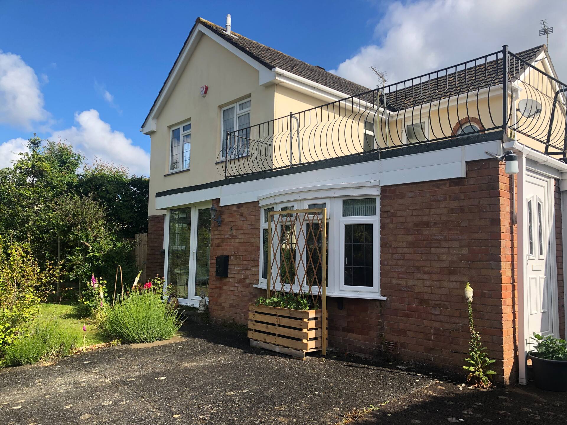 Adorable 1-bed home, off-road parking nr. beaches