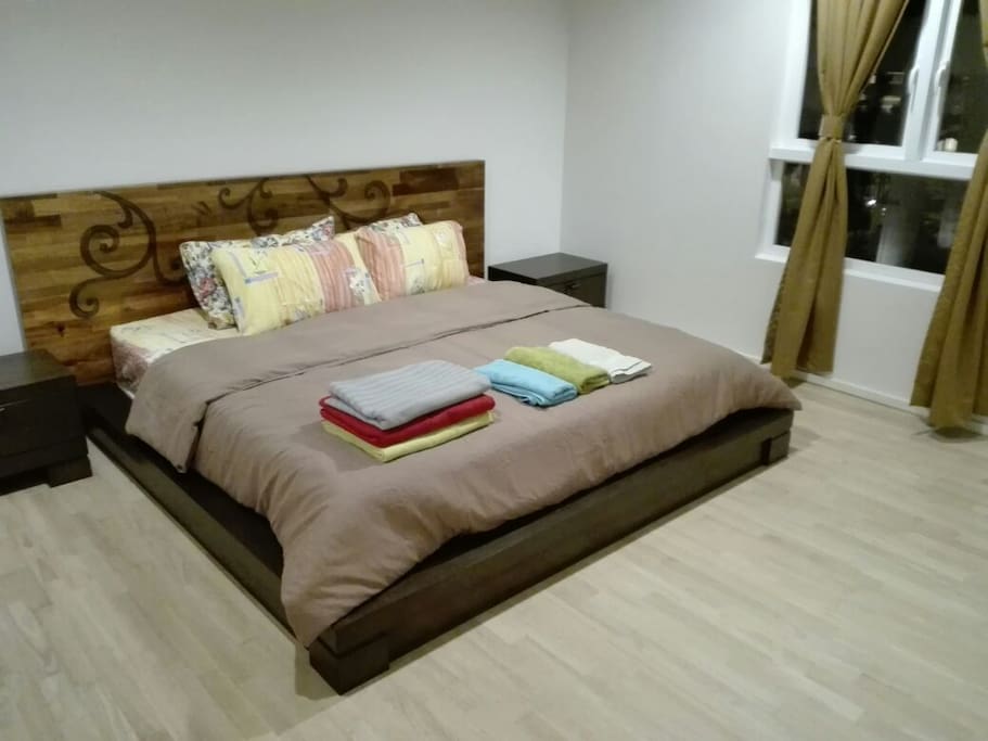 King-sized bed in Master Bedroom