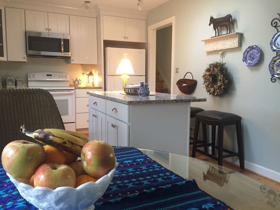 Newly renovated bright eat-in kitchen