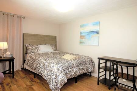 Studio Fully Fitted Near Downtown Worc & Clark- U