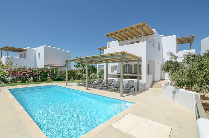 Summer House, 3 bedrooms, private pool gallery image 4