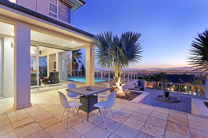 Elegant, warm & stylish family home gallery image 5