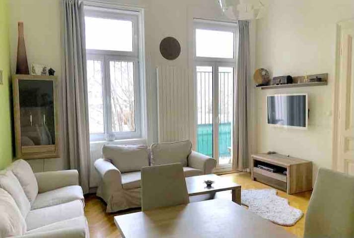 Expats XXL Palace: Platz ohne Ende im Zentrum Wien