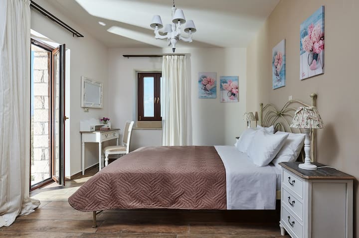 Orelia Cretan Villas - Романтична вила од камен 1 - Спална соба со двоен кревет