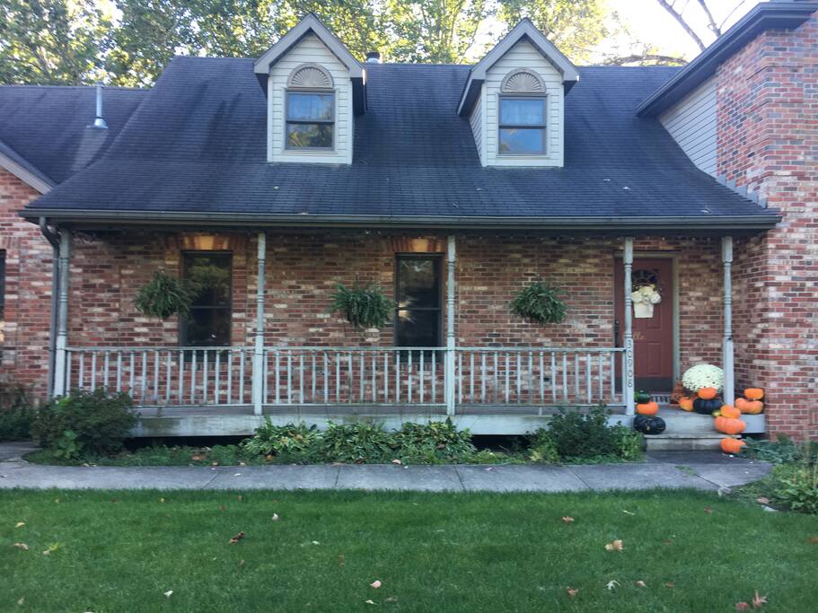 A closer look to the front door!