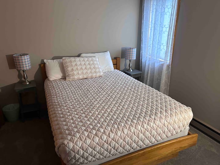 Segundo dormitorio: cama de matrimonio en la planta superior.