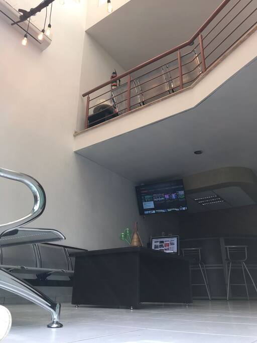 Sala 1 con Smart TV y Juegos