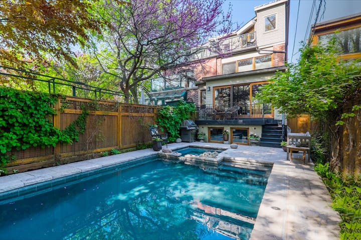 Year-Round Heated Pool & Hot Tub Family Oasis