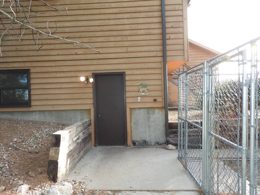 Separate door entrance for guests with outdoor pet kennel