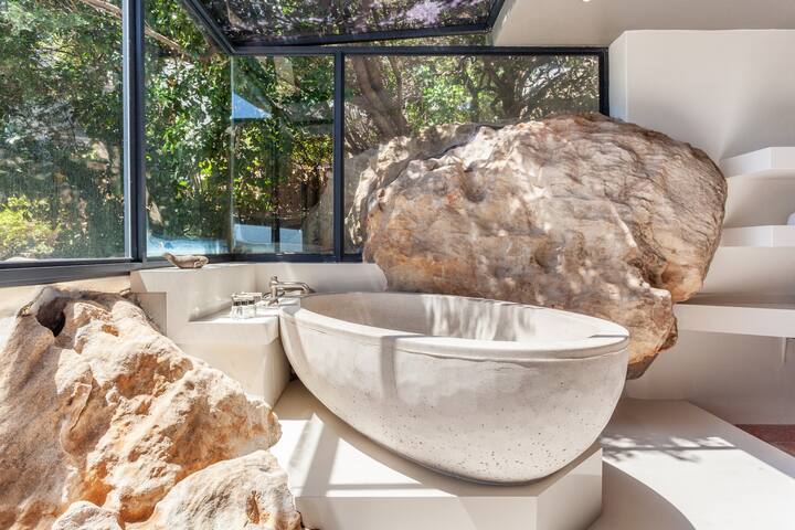 Five Star Villa with Housekeeper, Pool, Jacuzzi, Gym, Sauna gallery image 4