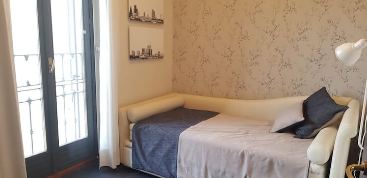 חדר יחיד: מיטה
(אפשר לשלוף מיטה שנייה מלמטה)