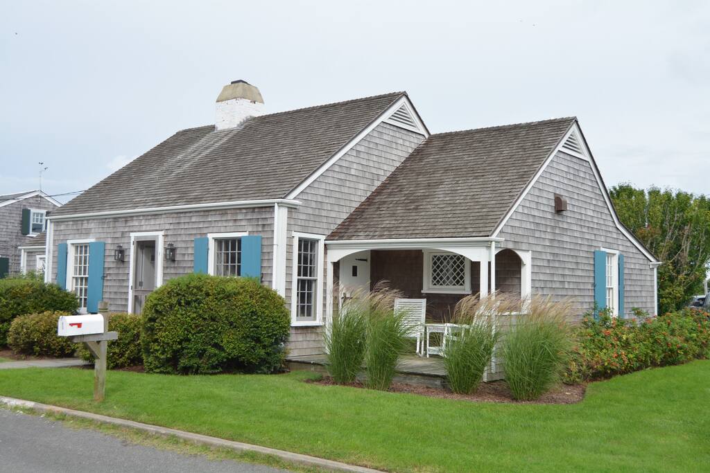 Quaint covered porch