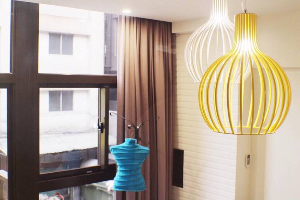 • 專屬公共空間 - 大面落地窗 floor-to-ceiling window