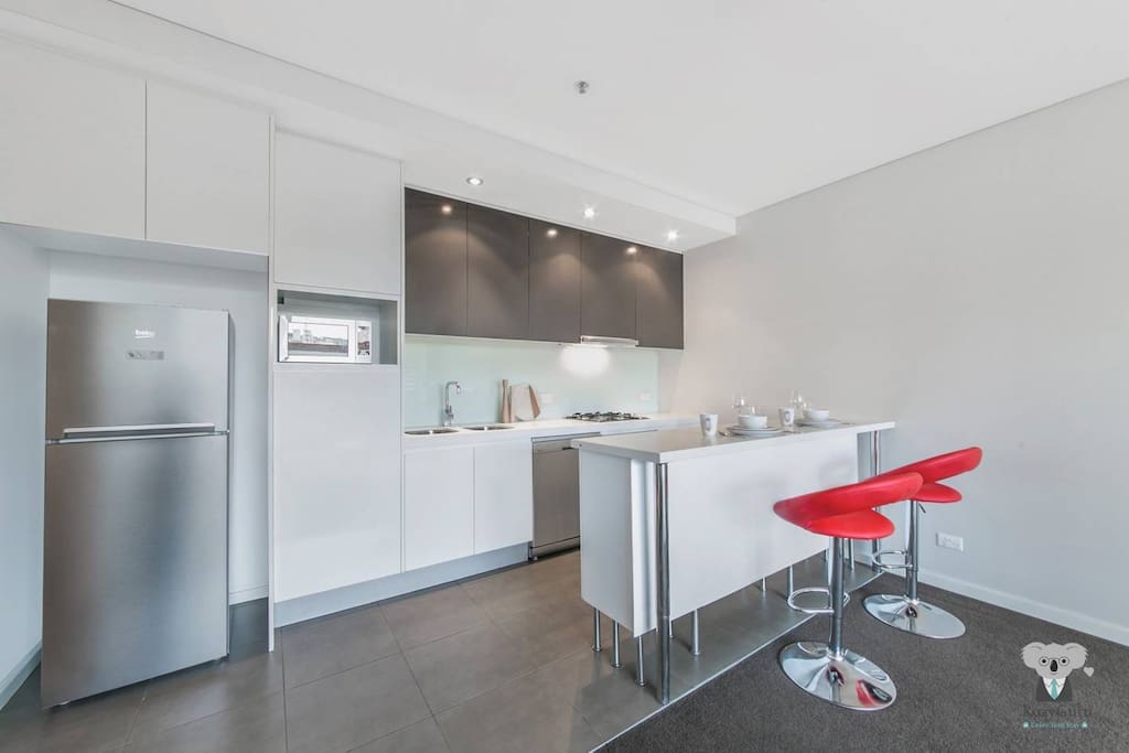 Modern Full Size Kitchen