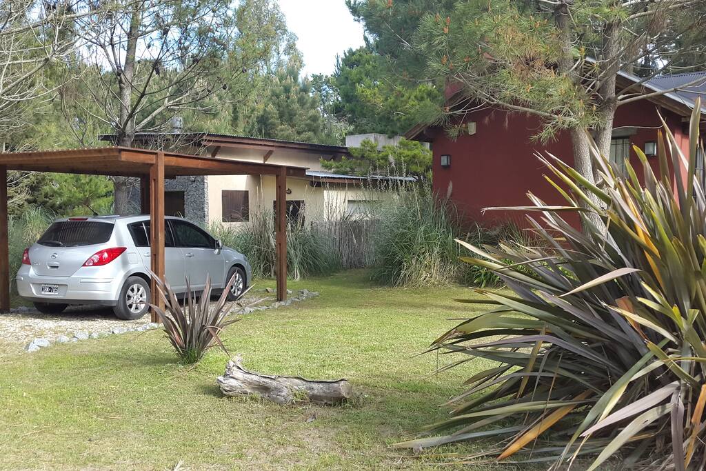 Pérgola para un vehículo.