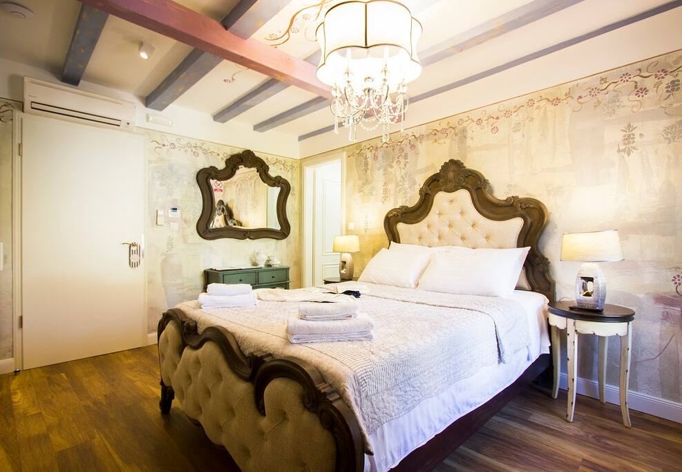 Deluxe Queen Room