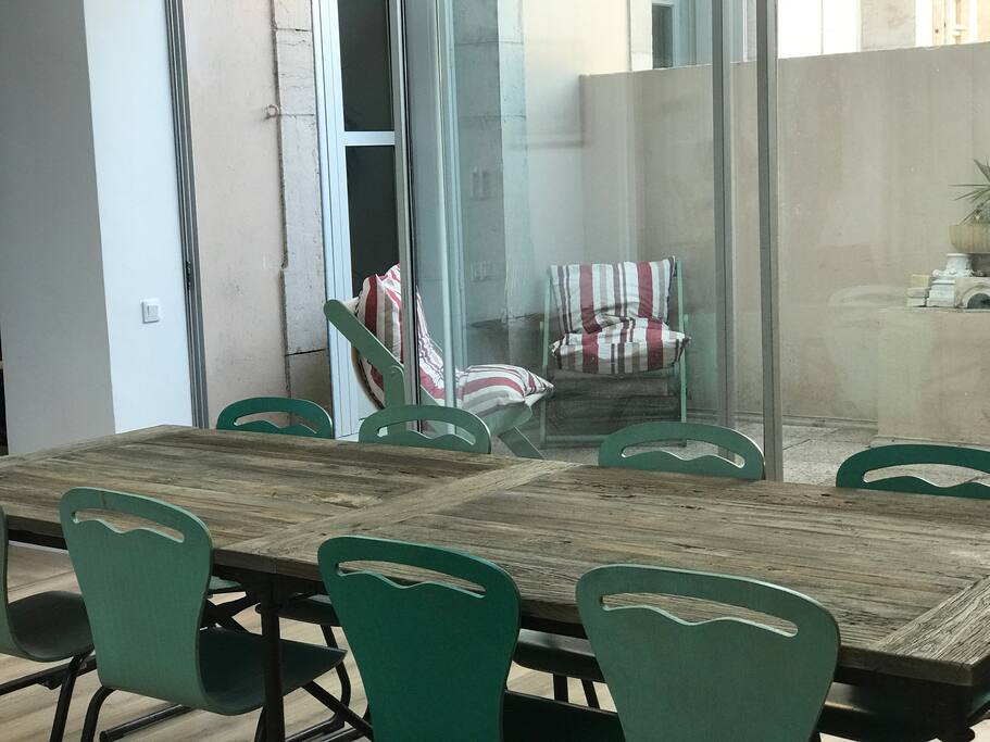 coin repas avec 2 terrasses